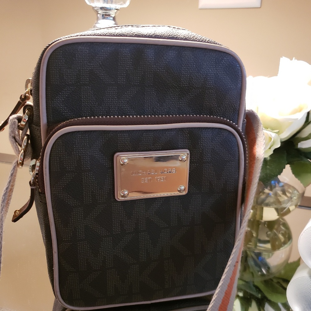 Micheal Kors purse